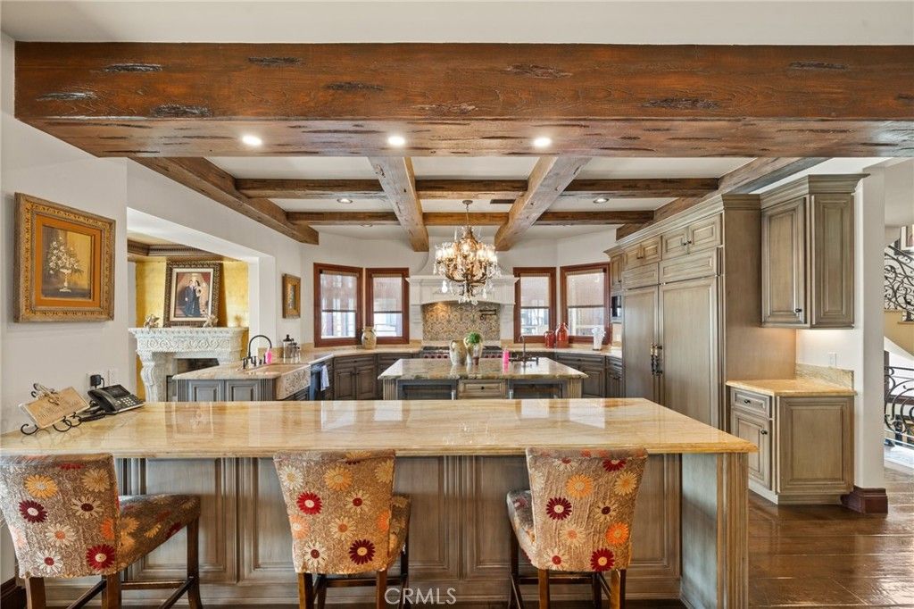 Image 12 of property listing at 2 60th pl, Long Beach, CA 90803