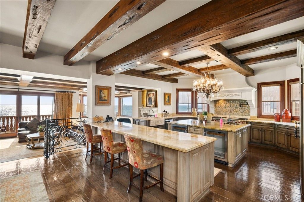 Image 13 of property listing at 2 60th pl, Long Beach, CA 90803