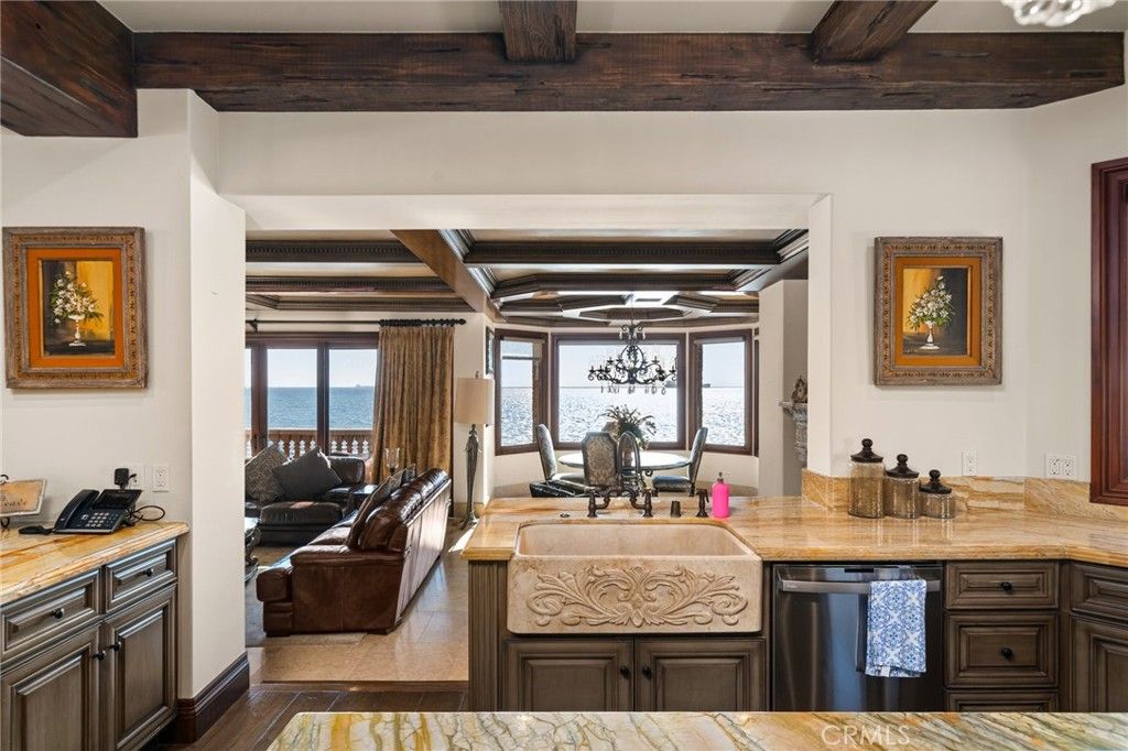 Image 15 of property listing at 2 60th pl, Long Beach, CA 90803