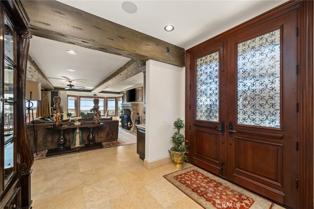 Image 2 of property listing at 2 60th pl, Long Beach, CA 90803