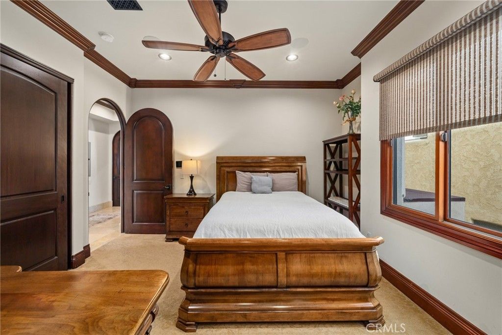 Image 23 of property listing at 2 60th pl, Long Beach, CA 90803