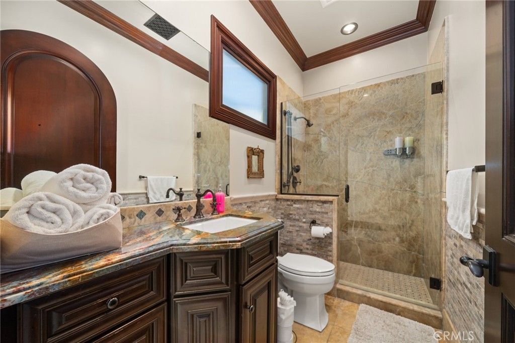 Image 26 of property listing at 2 60th pl, Long Beach, CA 90803