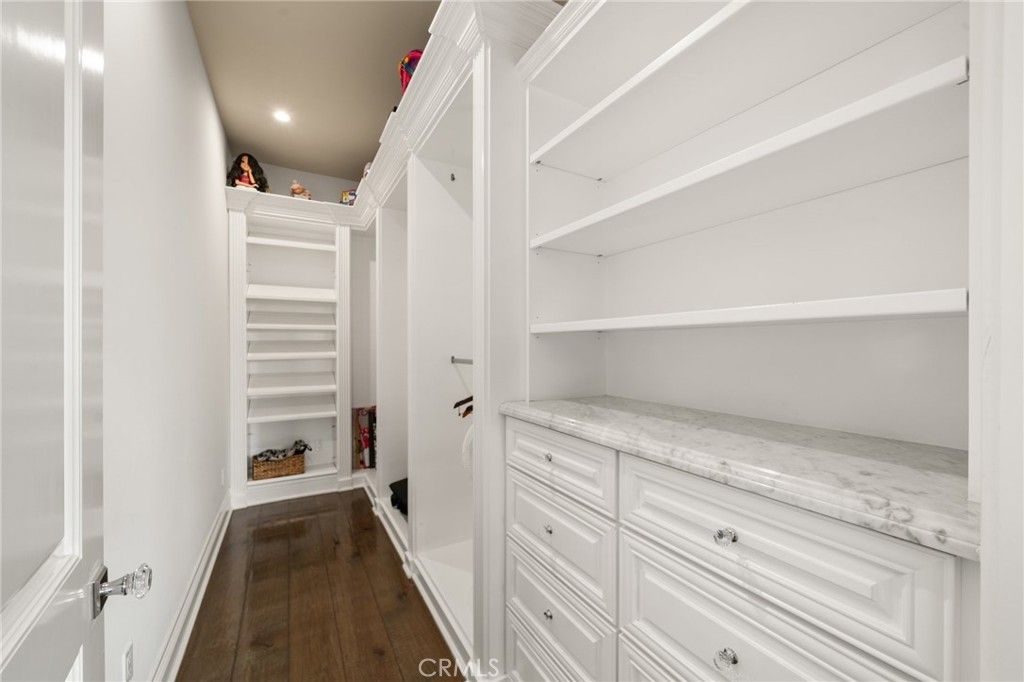 Image 34 of property listing at 2 60th pl, Long Beach, CA 90803