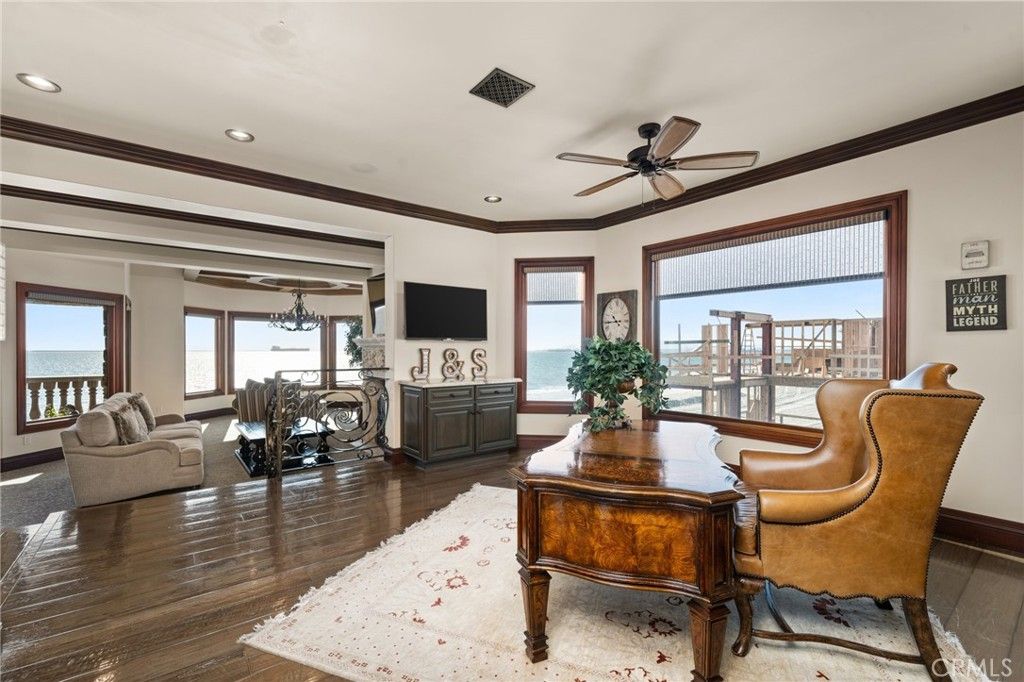 Image 37 of property listing at 2 60th pl, Long Beach, CA 90803