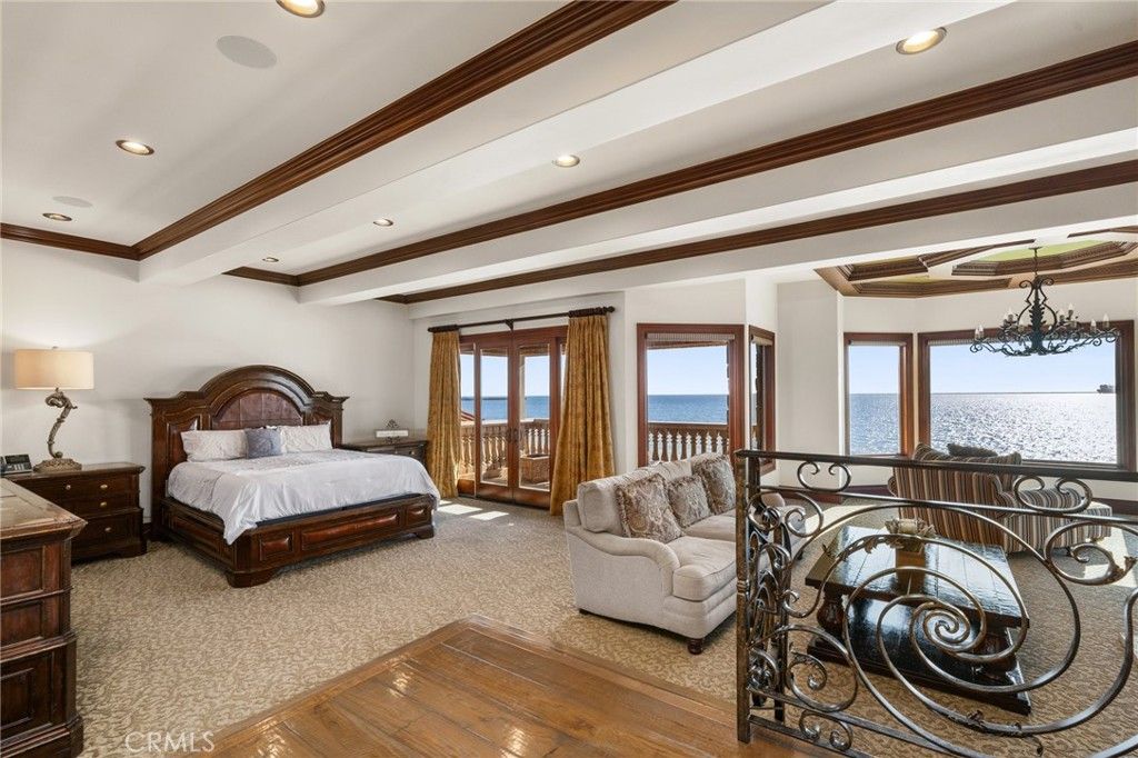 Image 38 of property listing at 2 60th pl, Long Beach, CA 90803