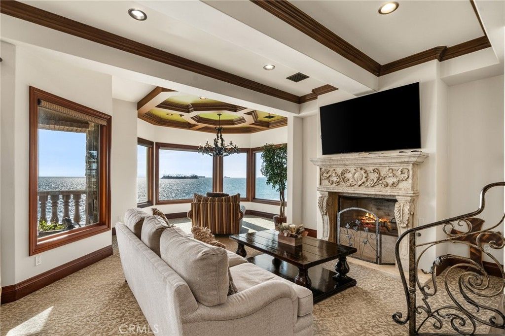 Image 39 of property listing at 2 60th pl, Long Beach, CA 90803