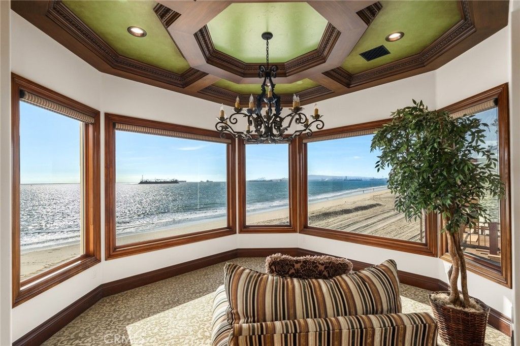 Image 40 of property listing at 2 60th pl, Long Beach, CA 90803