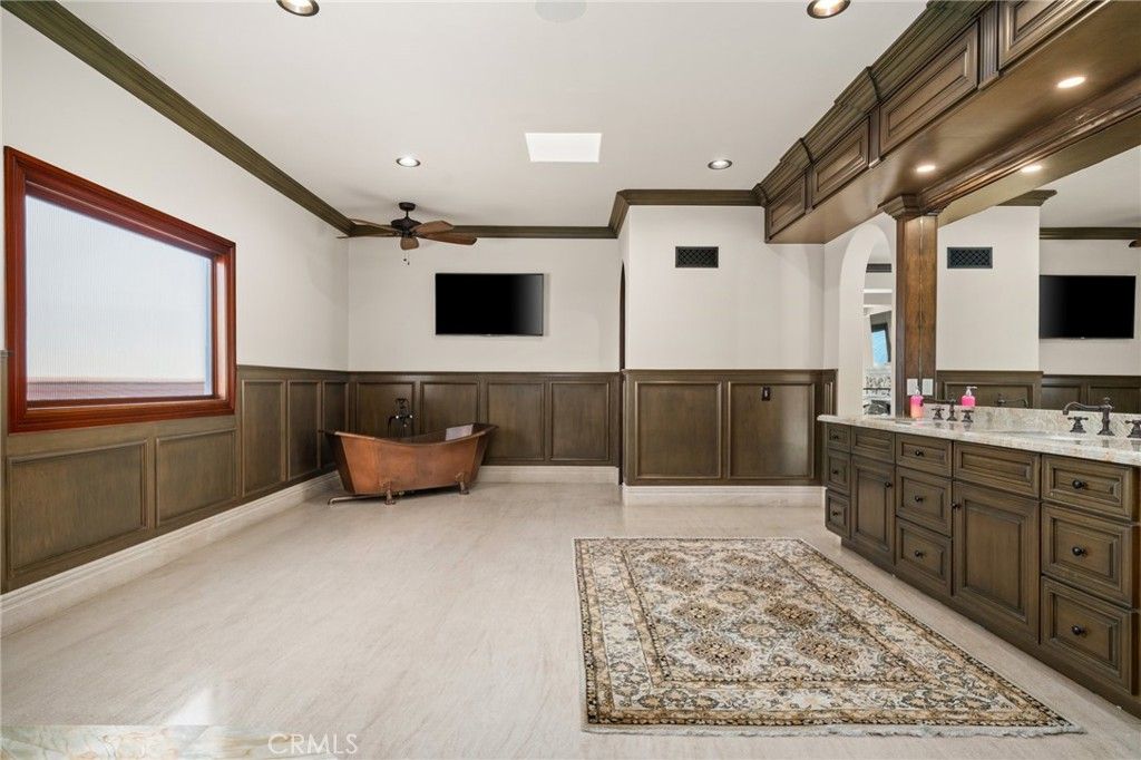 Image 45 of property listing at 2 60th pl, Long Beach, CA 90803