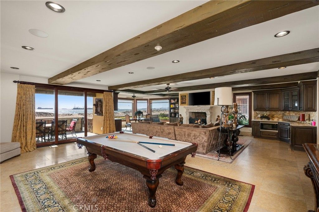 Image 5 of property listing at 2 60th pl, Long Beach, CA 90803