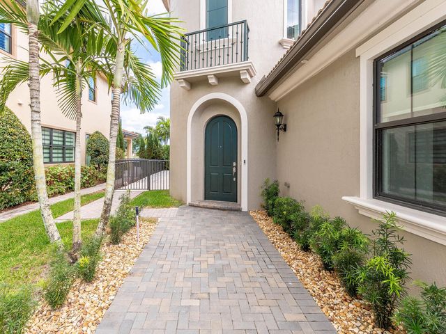 9040 Watercrest Circle W, Parkland, FL 33076