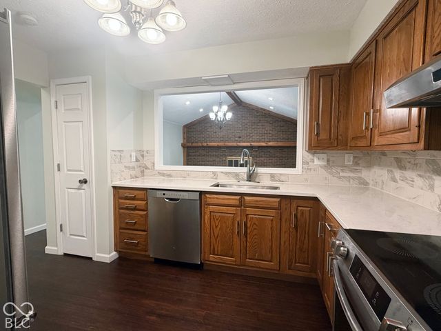 8702 Gillingham Lane, Fishers, IN 46038