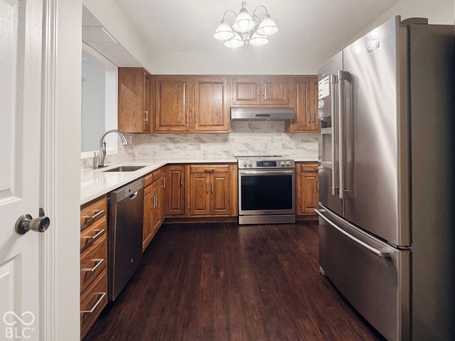 8702 Gillingham Lane, Fishers, IN 46038