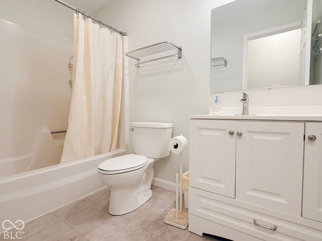 8702 Gillingham Lane, Fishers, IN 46038