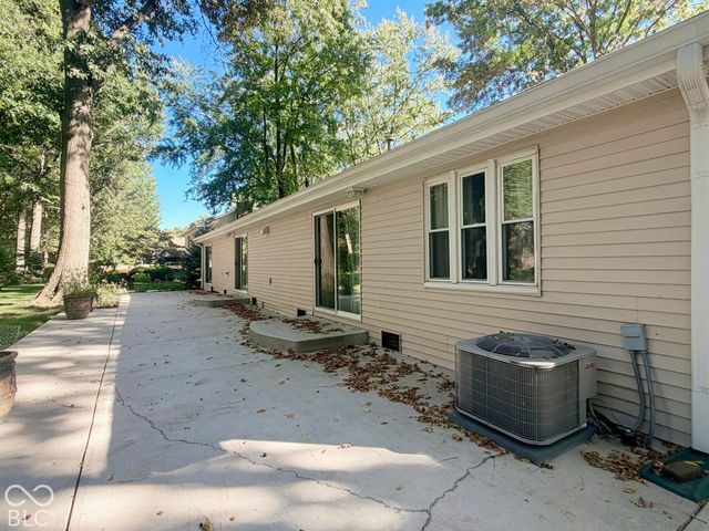 8702 Gillingham Lane, Fishers, IN 46038