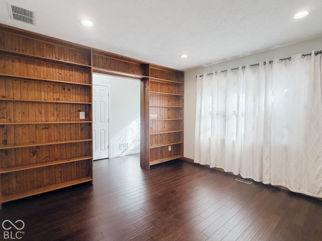 8702 Gillingham Lane, Fishers, IN 46038