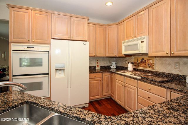 89 Huntington Drive, Jackson, NJ 08527
