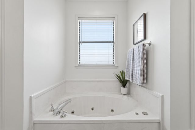 10 Chicot Drive, Maumelle, AR 72113