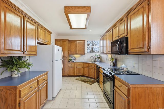 10 Chicot Drive, Maumelle, AR 72113