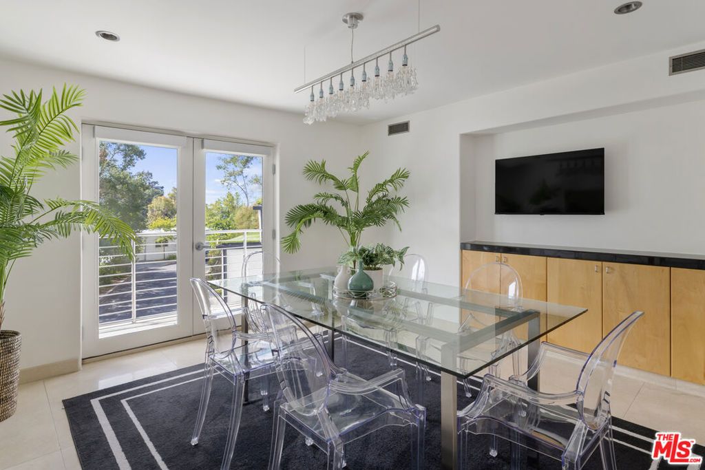 Image 12 of property listing at 3111 Belden Drive, Los Angeles, CA 90068