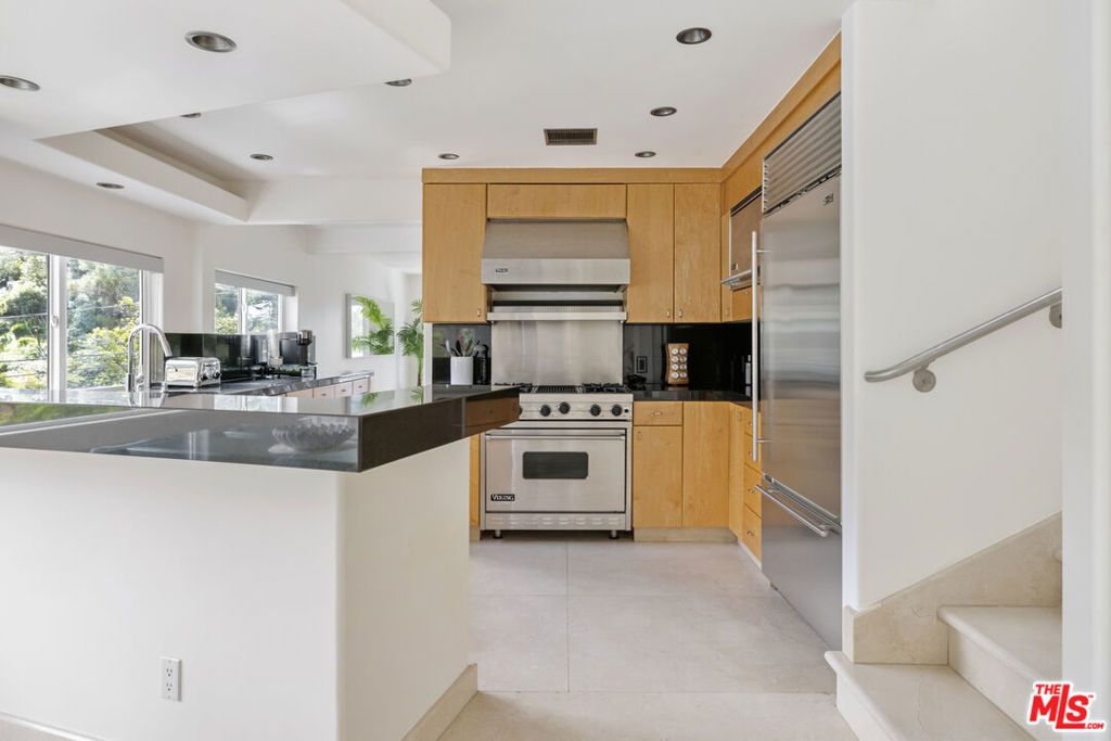 Image 13 of property listing at 3111 Belden Drive, Los Angeles, CA 90068