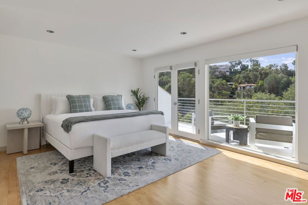 Image 14 of property listing at 3111 Belden Drive, Los Angeles, CA 90068