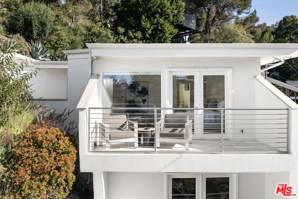 Image 15 of property listing at 3111 Belden Drive, Los Angeles, CA 90068