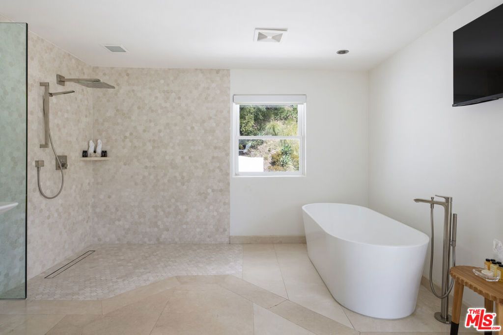 Image 18 of property listing at 3111 Belden Drive, Los Angeles, CA 90068