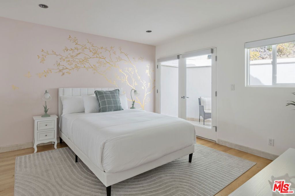 Image 20 of property listing at 3111 Belden Drive, Los Angeles, CA 90068