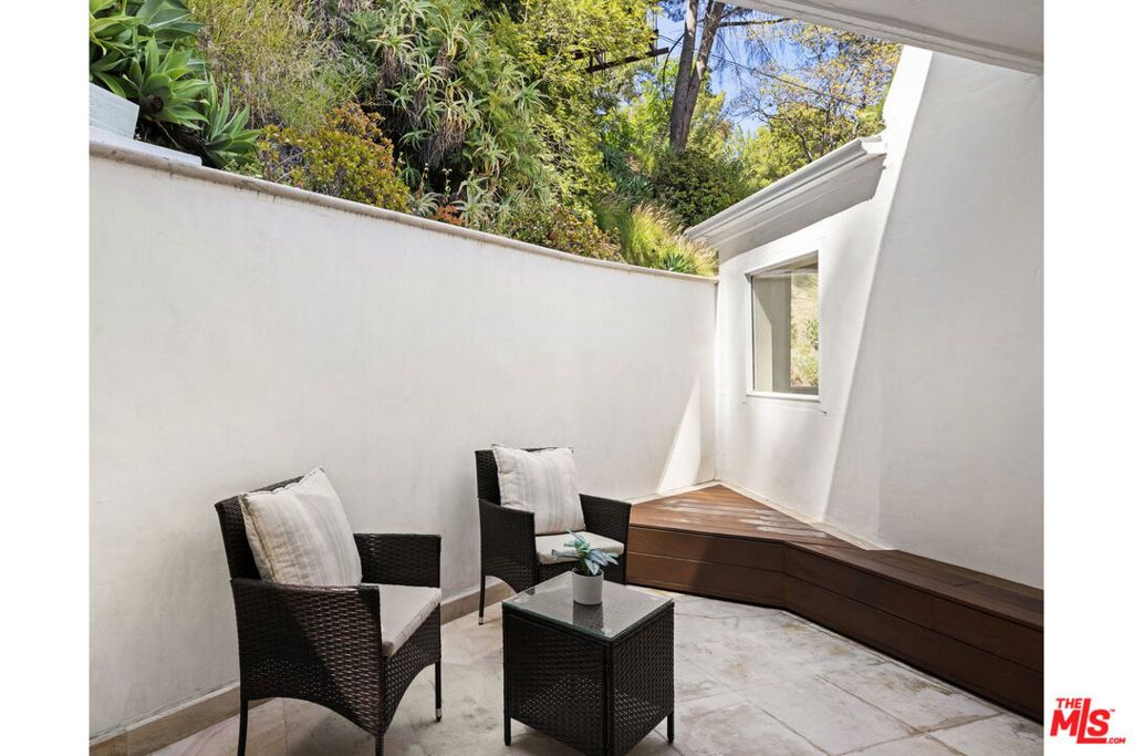 Image 21 of property listing at 3111 Belden Drive, Los Angeles, CA 90068