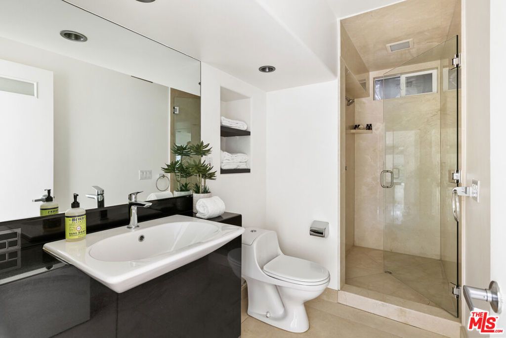 Image 22 of property listing at 3111 Belden Drive, Los Angeles, CA 90068