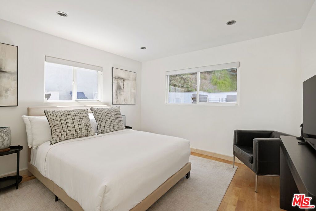 Image 23 of property listing at 3111 Belden Drive, Los Angeles, CA 90068