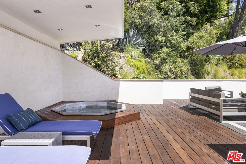 Image 25 of property listing at 3111 Belden Drive, Los Angeles, CA 90068