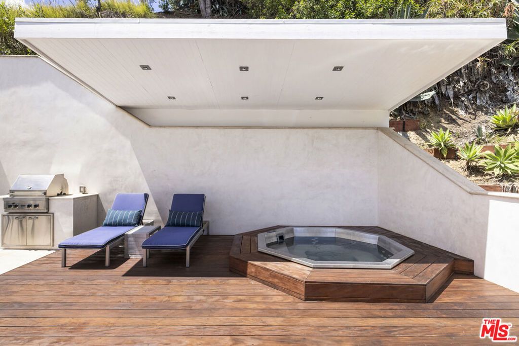 Image 26 of property listing at 3111 Belden Drive, Los Angeles, CA 90068