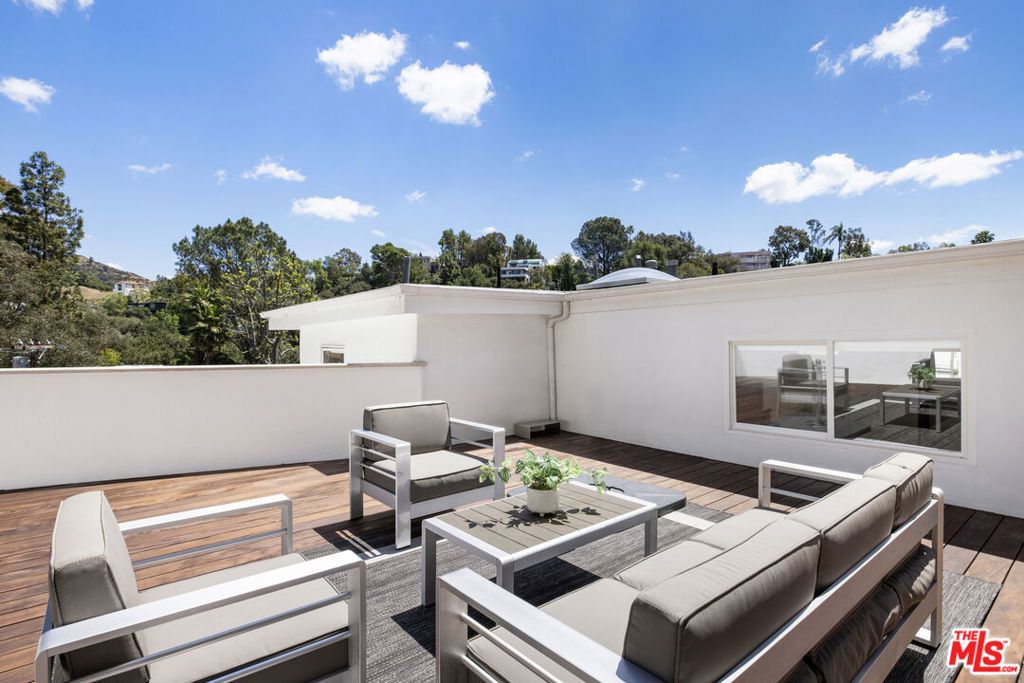 Image 27 of property listing at 3111 Belden Drive, Los Angeles, CA 90068