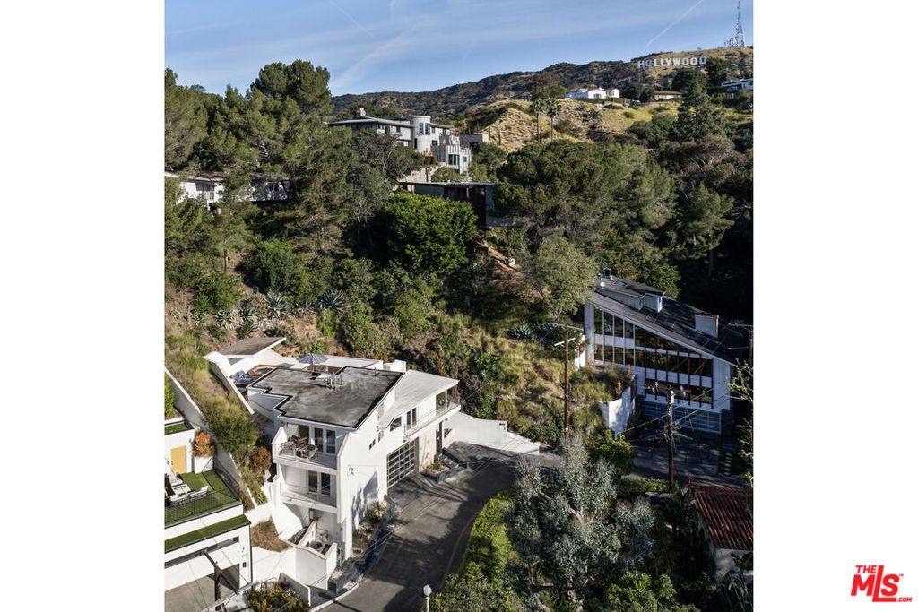 Image 28 of property listing at 3111 Belden Drive, Los Angeles, CA 90068