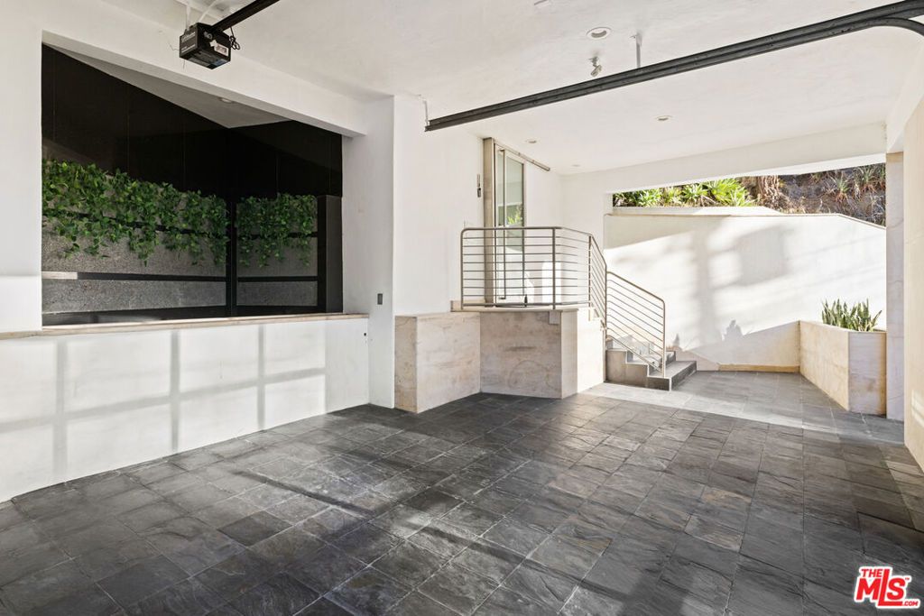 Image 29 of property listing at 3111 Belden Drive, Los Angeles, CA 90068