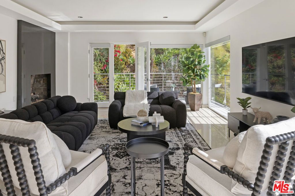 Image 4 of property listing at 3111 Belden Drive, Los Angeles, CA 90068