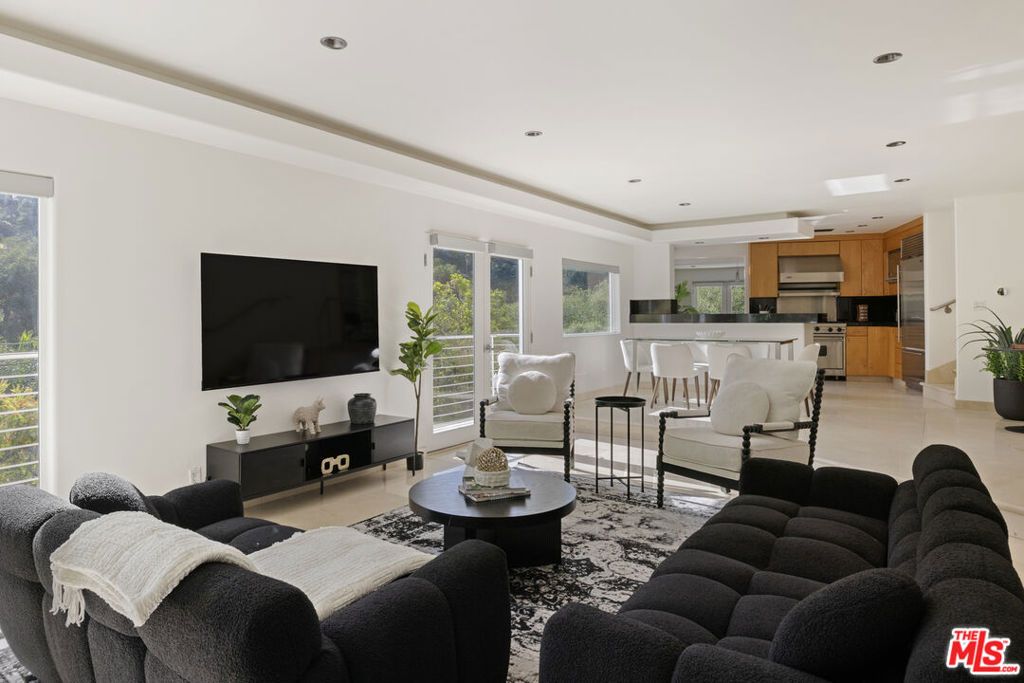 Image 5 of property listing at 3111 Belden Drive, Los Angeles, CA 90068