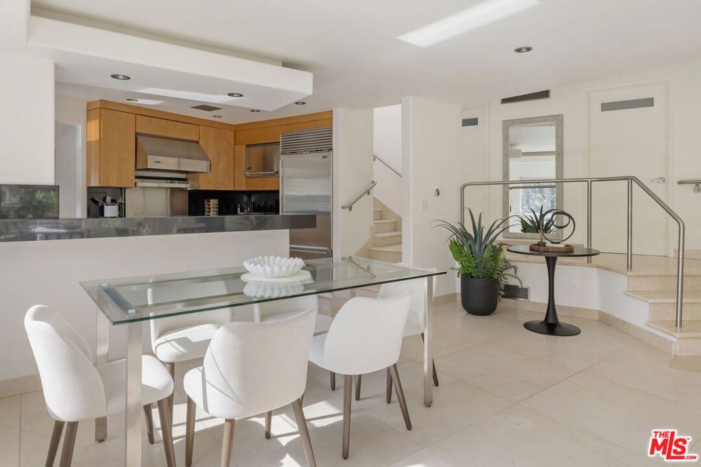 Image 9 of property listing at 3111 Belden Drive, Los Angeles, CA 90068