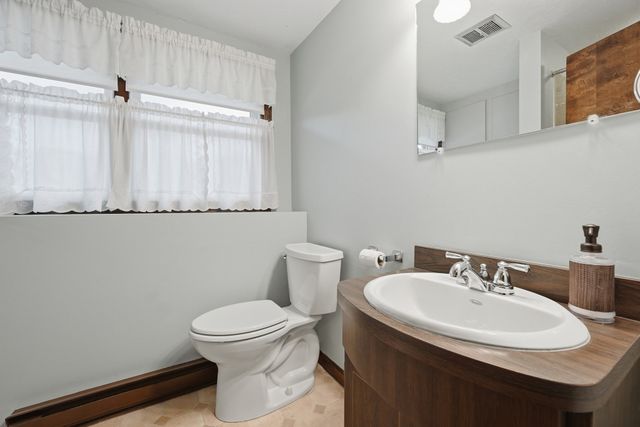 44 Dennison Hill Rd, Southbridge, MA 01550