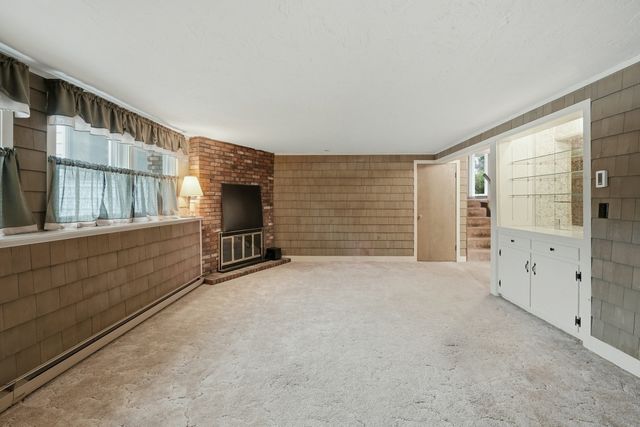 44 Dennison Hill Rd, Southbridge, MA 01550