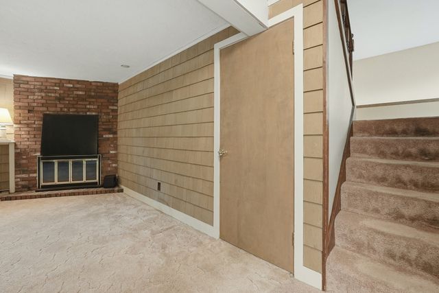 44 Dennison Hill Rd, Southbridge, MA 01550