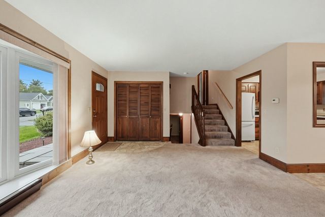 44 Dennison Hill Rd, Southbridge, MA 01550