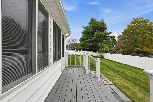 44 Dennison Hill Rd, Southbridge, MA 01550