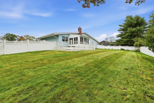 44 Dennison Hill Rd, Southbridge, MA 01550