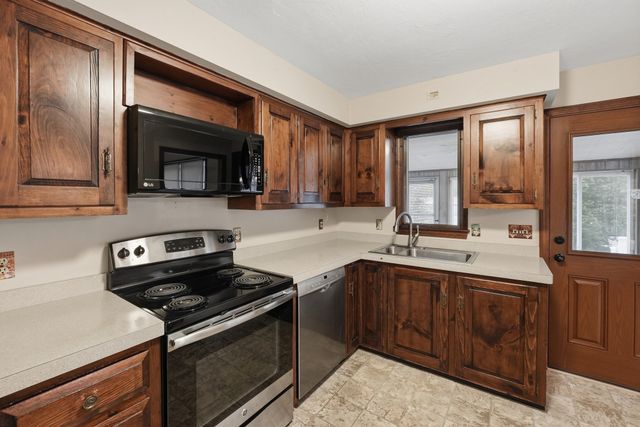 44 Dennison Hill Rd, Southbridge, MA 01550