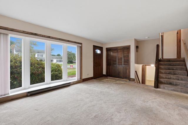 44 Dennison Hill Rd, Southbridge, MA 01550