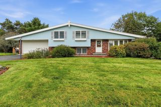 44 Dennison Hill Rd, Southbridge, MA 01550