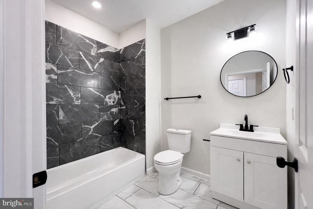 2600 E HOFFMAN ST, Baltimore, MD 21213