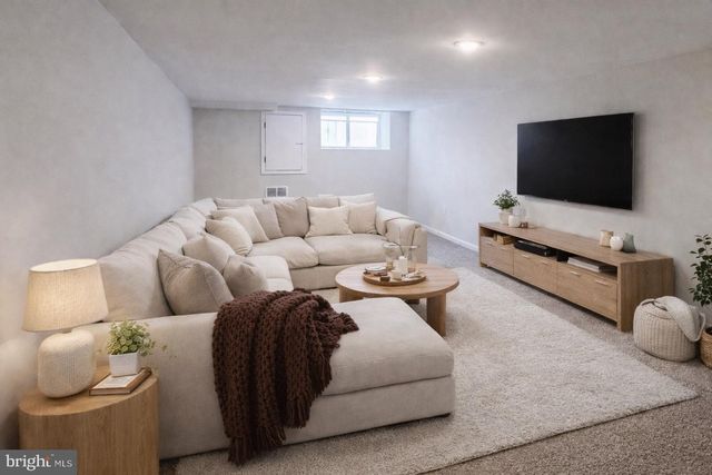 2600 E HOFFMAN ST, Baltimore, MD 21213